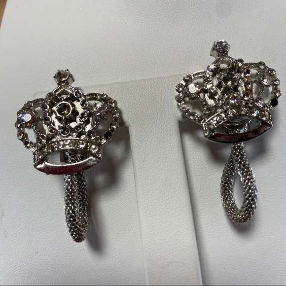 Jewelry - CROWN MAGNETIC EARRINGS